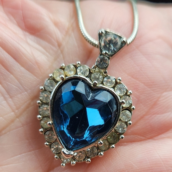 Faux Sapphire Heart Pendant and Chain - Picture 5 of 8